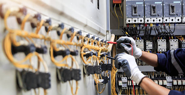 Professional Electrician technician working in Van Buren, MO